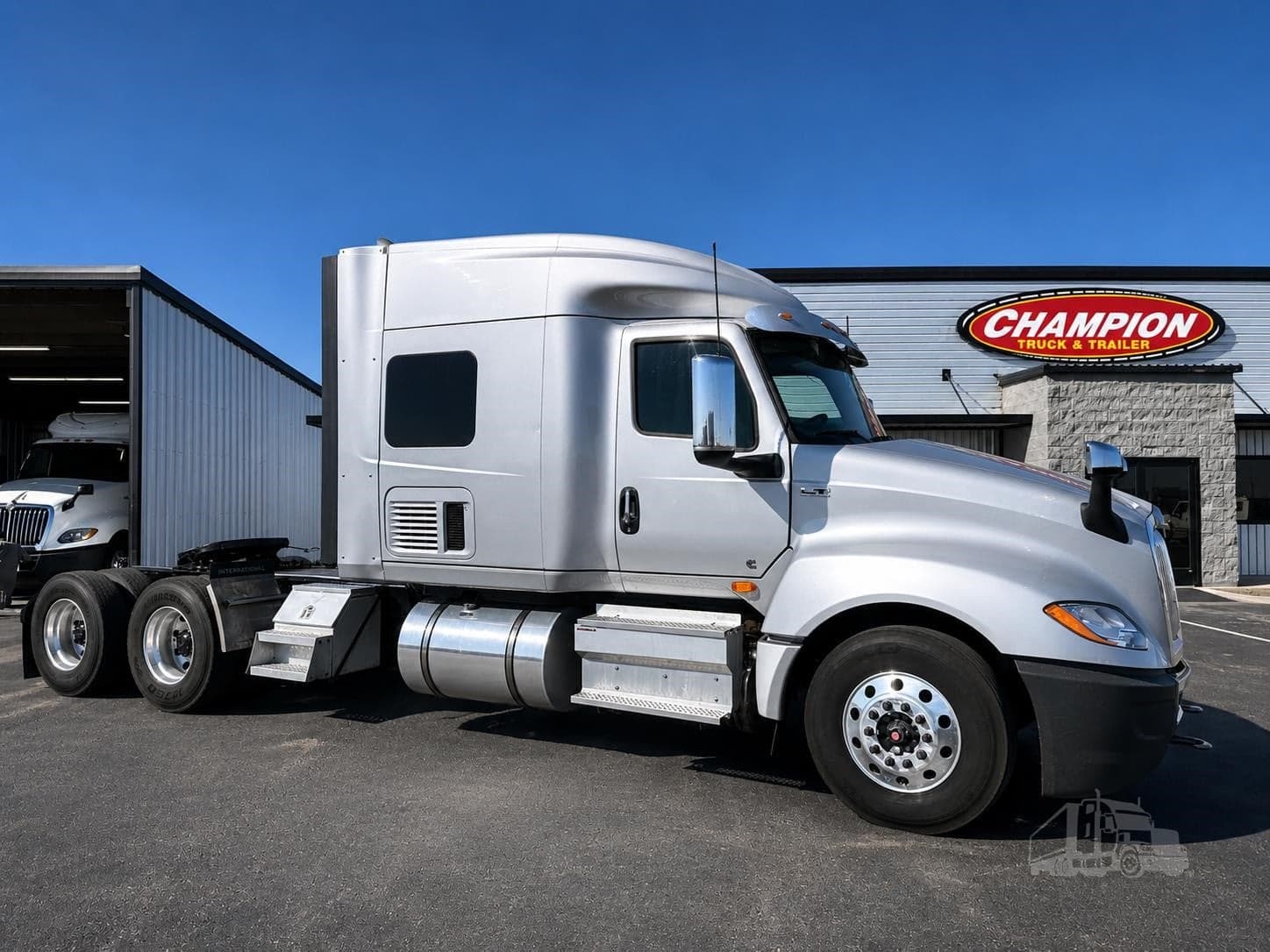2022 International LT - Photo 1