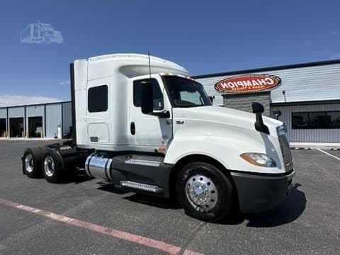 2020 International LT - Photo 1