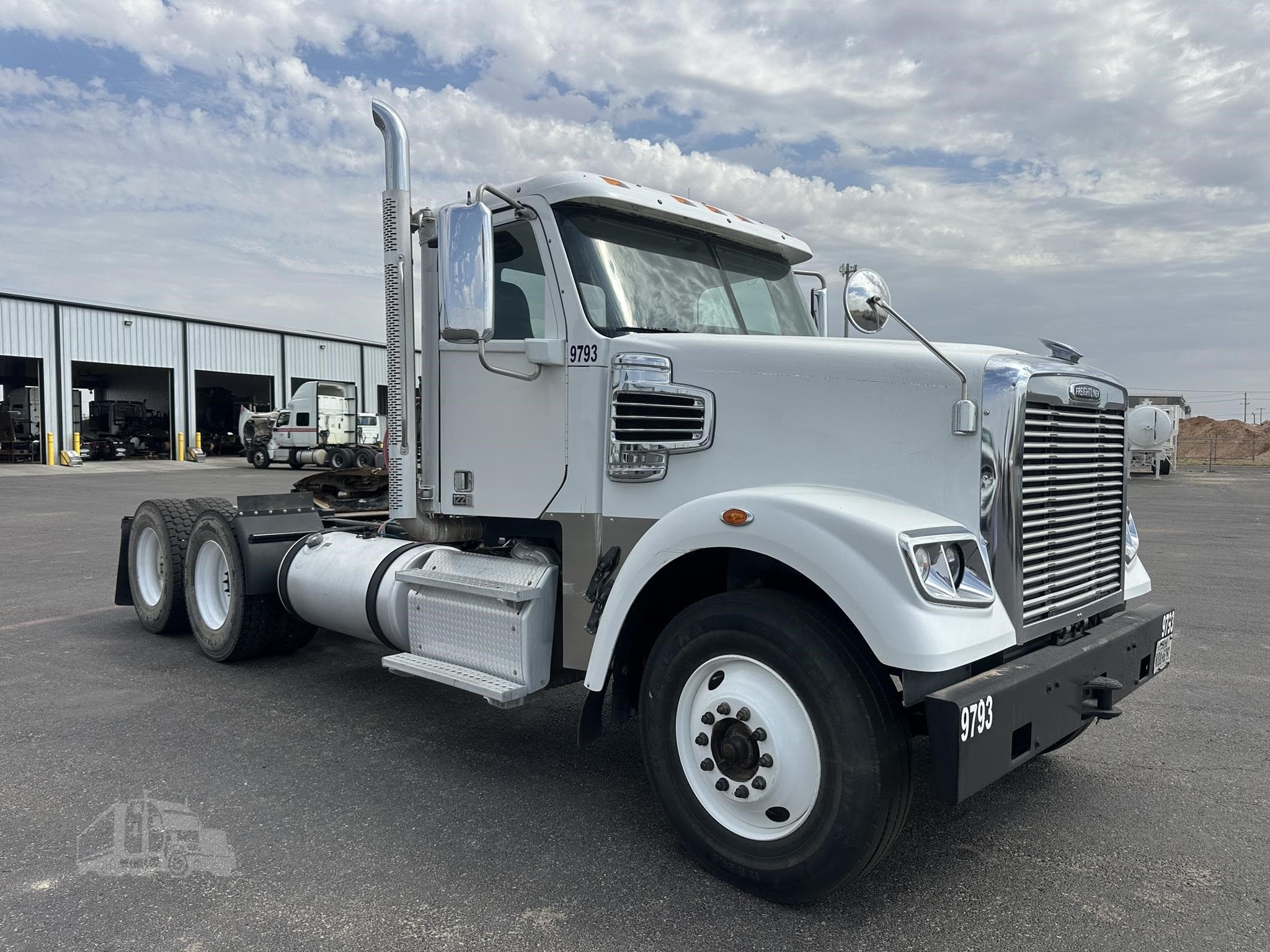 2016 Freightliner 122SD - Photo 1