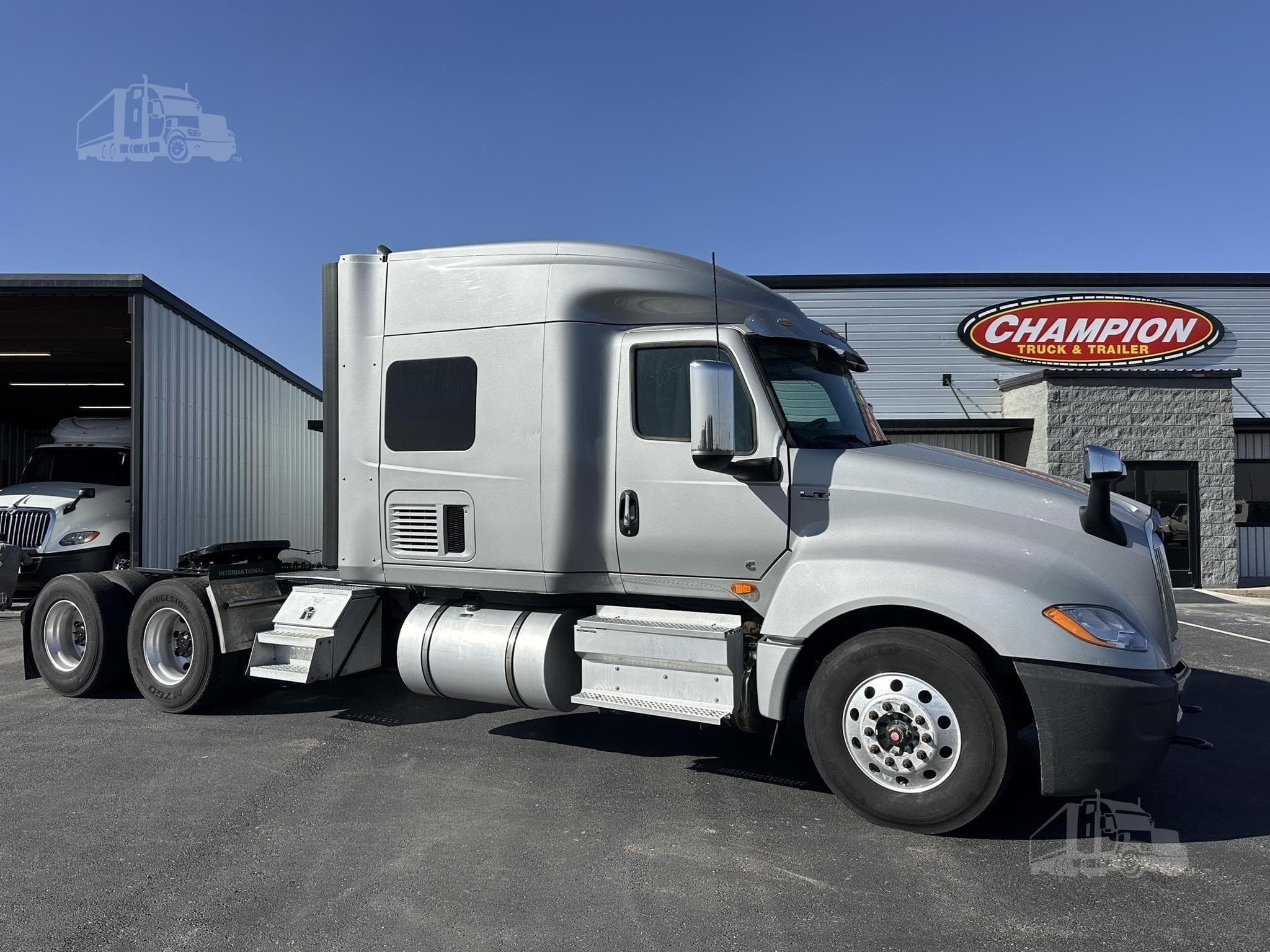 2022 International LT - Photo 1